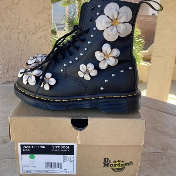 Dr. Martens Women's 1460 Pascal LIMITED EDITION 3D Flowers US 7 RARE & Unique!! - Picture 7 of 12